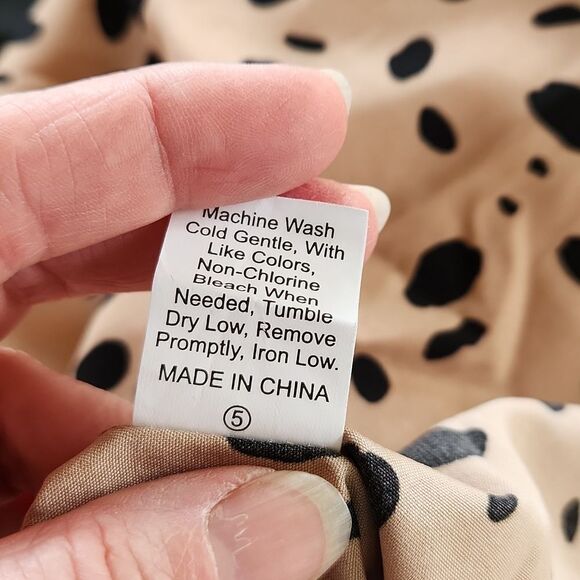 5/$15women's size small tan and black animal print short ruffled sleev… - Picture 5 of 6